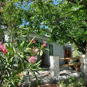  Bed and breakfast Alpujarra Guesthouse, Remote Off-grid Mountain